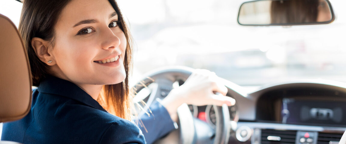 businesswoman-driving